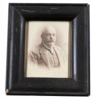 Laudon István (1862-1924) ungvári tanár, botanikus, Egyiptom kutató vizitkártya fényképe, üvegezett keretben.