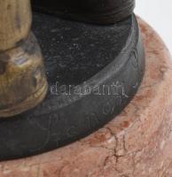 Szamosi Imre (1887-1965): Olvasó férfi. Bronz, jelzett, márvány talapzat, m: 27 cm