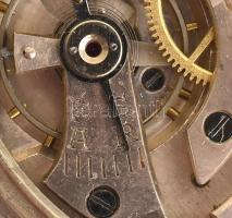 Junghans zsebóra. Fém tokos, plexi elszíneződött de egyébként szép, működő állapotban d: 50 mm