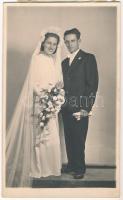 1944 Nagyvárad, Oradea; esküvői fotólap reklámszelvénnyel / wedding, married couple. Foto Angelo pho...
