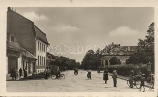 Szikszó méteráru-bolttal