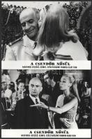 1968 ,,A csendőr nősül című francia-olasz film jelenetei és szereplői (köztük Louis Funes), 13 db vintage produkciós filmfotó, a film illusztrált magyar plakátját külön tételben ld. a plakátok között, 18x24 cm
