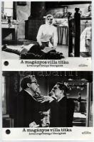 1966 ,,A magányos villa titka című angol film jelenetei és szereplői, 13 db vintage produkciós filmfotó, a film illusztrált magyar plakátját külön tételben ld. a plakátok között, 18x24 cm