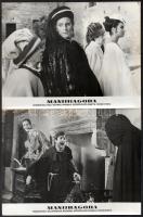 1965 ,,Mandragora című olasz-francia film jelenetei és szereplői, 13 db vintage produkciós filmfotó, néhány képen kisebb barna foltok, a film illusztrált magyar plakátját külön tételben ld. a plakátok között, 18x24 cm