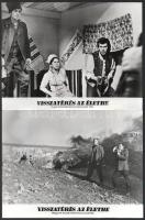 1968 ,,Visszatérés az életbe című szovjet film jelenetei és szereplői, 13 db vintage produkciós filmfotó, a film illusztrált magyar plakátját külön tételben ld. a plakátok között, 18x24 cm