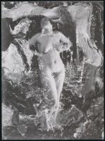cca 1958 Káosz és a harmónia, szolidan erotikus felvétel, 1 db mai nagyítás régi negatívról, 23,7x17,7 cm