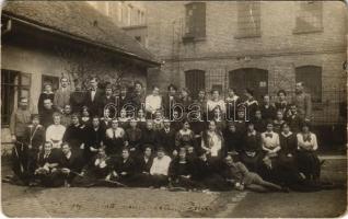 Budapest VIII. Az 1917. évi tavaszi táv. tanfolyam sikeres elvégzése emlékéül. Schäffer Ármin photo (fa)