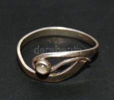 16db női ezüst gyűrű benne 5db köves