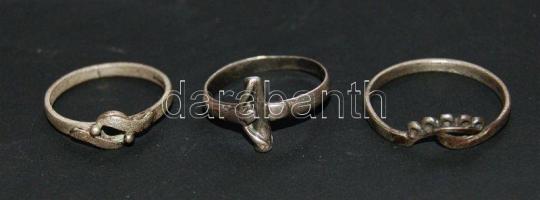 16db női ezüst gyűrű benne 5db köves