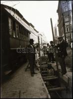 cca 1930 Budapest, kábelfektető árok, Kerny István (1879-1963) budapesti fotóművész hagyatékából 2 d...