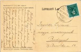 1913 Sunderland-FTC labdarúgó mérkőzés, Sunderland csatárjai Bródit fejessel cselezik, kiadja '...