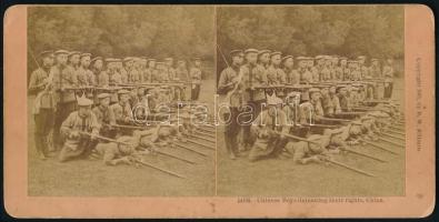 1901 Kínai fiúk fegyverrel - sztereófotó / Chinese guys with guns vintage photo