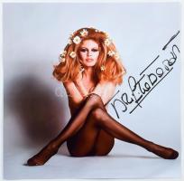 Brigitte Bardot színművésznő autográf aláírása fotóján 18x18 cm