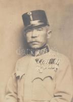 cca 1925 Vitéz bürkösi Latzin Rajmund (1858-1929) altábornagy kitüntetéseivel, fotó korabeli keretbe...