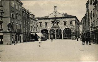 Pola, Pula; Foro, Via Nettuno / square, street view, shop. Phot. Alois Beer. Verlag F. W. Schrinner