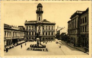 Komárom, Komárno; Klapka tér és szobor, Városháza / square, statue, town hall (EK)