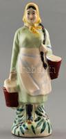 Vintage mongol porcelán figura, nő vödörrel, jelzett, kopásnyomokkal, m:23cm