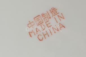 Kína (Zhongguo Zhi Zao) Sárkányos és virágos fali dísztányér, részben kézzel festett, porcelán, jelz...