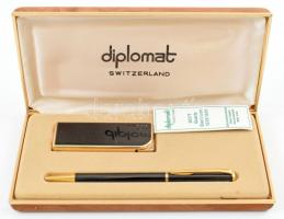 Diplomat svájci öngyújtó és toll, bársony borítású díszdobozban, újszerű állapotban, 17x8,5 cm