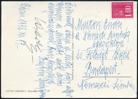 1976 Bajkóné Révész Zsuzsa szakíró levelezőlapja Victor Vasarely (1906-1997) festő, szobrász nevében Marton Endre igazgatónak, melyben megköszöni a meghívást, Vasarely aláírásával