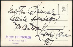 1957 Latabár Kálmán (1902-1970) színművész fotója, Áldor fotó pecséttel jelezve, hátoldalon Marton Éva opera-énekesnőnek írt saját kezű soraival és aláírásával