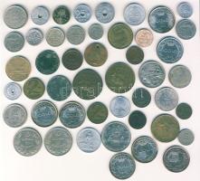 44 db vegyes világpénz néhány jobbal T:vegyes