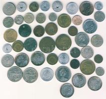 44 db vegyes világpénz néhány jobbal T:vegyes