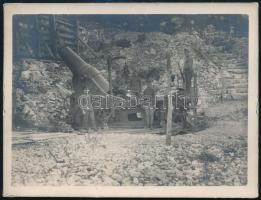 cca 1916 Mozsárágyú tüzelésre készen fedezékben, fotó, jó állapotban, 9×12 cm
