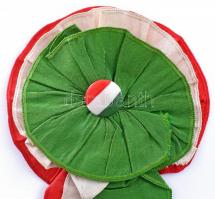 1894 Kossuth Lajos (1802-1894) arcképével díszített gyászjelvény, sérült, d: 5,5 cm + cca 1930-1940 ...