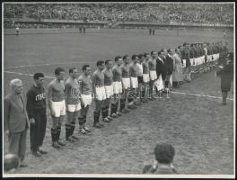 1947 Az első olasz-magyar a háború után, Torino, 1947. május 11., Olaszország-Magyarország 3:2, fotó, a hátoldalán pecséttel jelzett, 17x23 cm