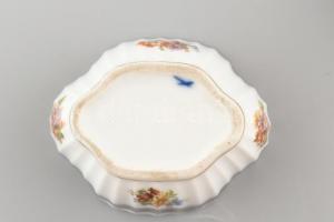 2db tálka, porcelán, jelzés nélkül, kopott, m:6cm