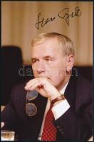 cca 2000 Horn Gyula volt miniszterelnök, külügyminiszter által aláírt fotó
