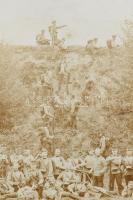 1914-1918 Császári és királyi csapattest csoportképe, kartonra kasírozott fotó, 20×38 cm
