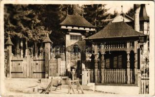 1942 Szováta, Sovata; Bernády villa, székelykapu. Körtesi Károly fényképész felvétele és kiadása / Poarta secuiasca / villa, Székely gate, Transylvanian folklore (EK)