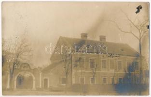 1911 Csütörtök, Csötörtök, Stvrtok; Kastély szálló és kapuja / castle hotel and entry gate. photo (fl)