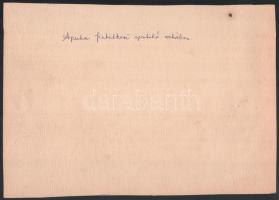 cca 1910 Súlyemelő edző tanítványai körében, fotó, körbevágott, a hátoldalán bejegyzéssel, 21x30 cm