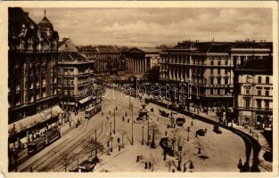 Budapest VIII. Kálvin tér, háttérben a Nemzeti Múzeummal, villamosok (EK)