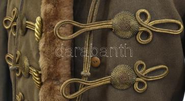 M. kir. honv. 1933 előtti honvéd tiszti téli bunda, huszár mentéből átalakítva. (A bélés és a külső ...