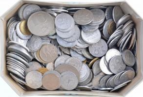 ~600g vegyes, főleg szocialista magyar Al forint, fillér, közte kevés külföldi T:vegyes
