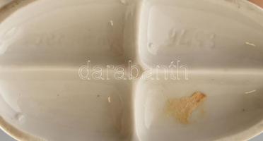 Német porcelán labdázó puttók. Fehér mázas/részben kézzel festett, jelzett, kis kopással, m: 13,5 cm