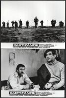 cca 1972 ,,Partizánok - szerelem a háborúban című jugoszláv-amerikai film jelenetei és szereplői, 17 db vintage produkciós filmfotó, ezüstzselatinos fotópapíron, 18x24 cm