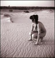 cca 1978 Vincze János (1922-1999) kecskeméti fotóművész hagyatékából 3 db vintage NEGATÍV, az akt fé...