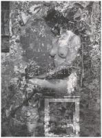 cca 1958 Várakozó ülésponton, konyhában a hokedlin, szolidan erotikus felvétel, régi negatívról mai nagyítás, 24x17,6 cm