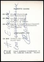 Roberto Davini olasz énekes autográf aláírása őt ábrázoló fotón