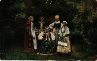 Prázsmár, Tartlau, Prejmer; Prázsmári szász viselet. Vasúti levelezőlapárusítás. Erdélyi udvari fényképész felvétele / Volkstracht der Sachsen / Transylvanian Saxon folklore