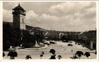 1942 Rozsnyó, Roznava; Rákóczi tér, Őrtorony, Gróf Andrássy Dénesné (Franciska) szobor, üzletek, automobilok, piac. Fuchs József kiadása / watchtower with Hungarian irredenta propaganda and coat of arms, statue, monument, shops, automobiles, market