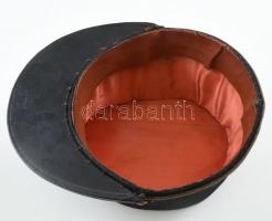 M. kir. honvéd 1940-es évek eleje. Fekete tiszti sapka. Vörös béléssel. Megkímélt, jó állapotban. / ...