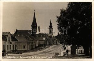 1944 Szászrégen, Reghin; Református és katolikus templomok, magyar zászlók, Szijgyártó szövetkezet / churches, Hungarian flags, belt manufacturing cooperative