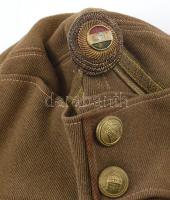 M. kir. honv. tábori sapka, vezérőrnagyi rendfokozattal. fekete bársony cserfalombbal, olajággal dís...