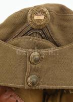 M. kir. honv. tábori sapka, századosi rendfokozattal. kék, huszár topánnal. Minimális sérüléssel. / ...